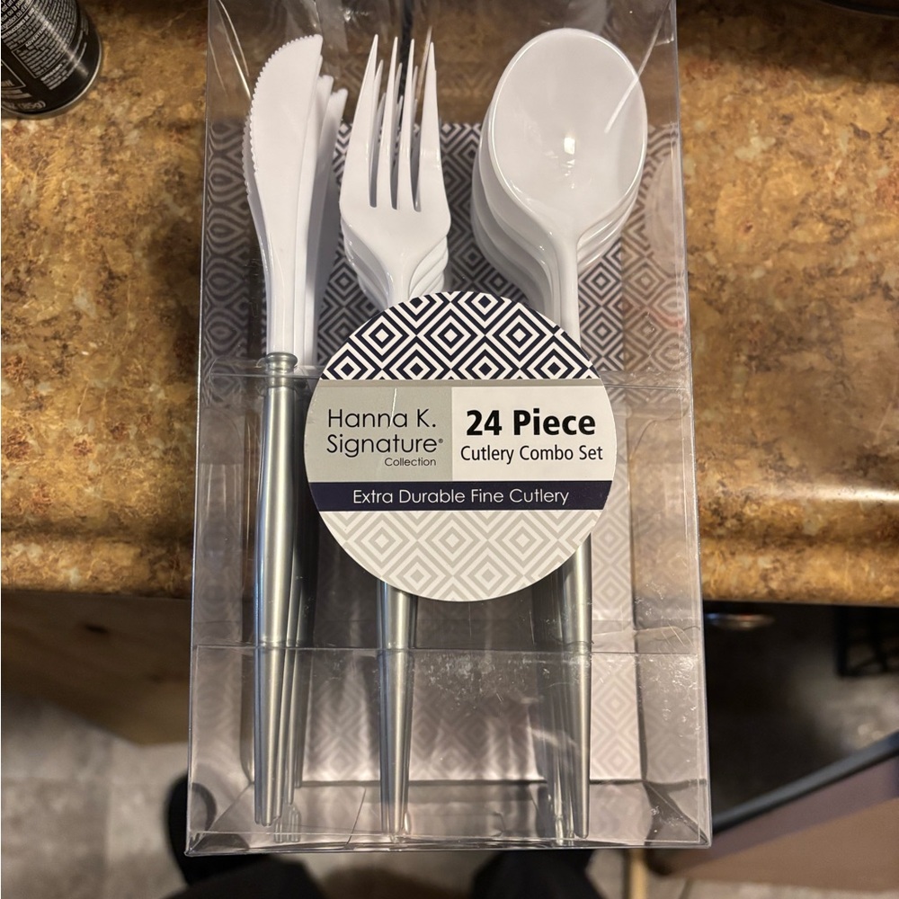 White and Silver Cutlery Set